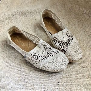 TOMS Classic Crochet Cream Size 7